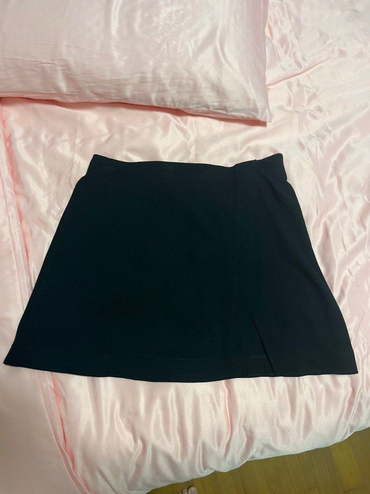 black short skirt h&m, Women's Fashion, Bottoms, Skirts on Carousell