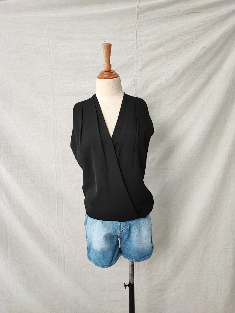 Black wrap top on Carousell