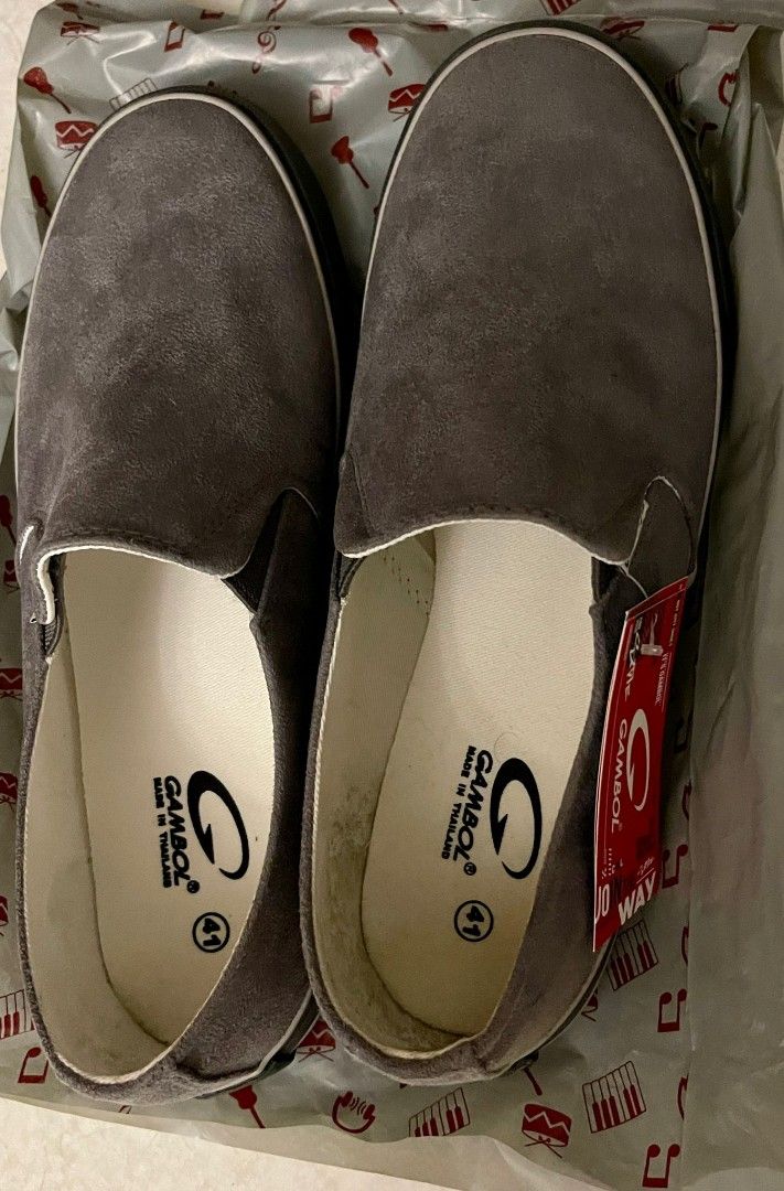 Brand new display set mens suede slip on with tag size US 8 uk7.5