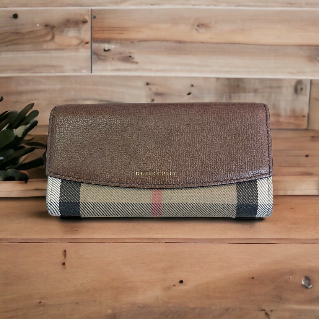 Original Burberry Wallet, Women's Fashion, Bags & Wallets, Purses & Pouches  on Carousell