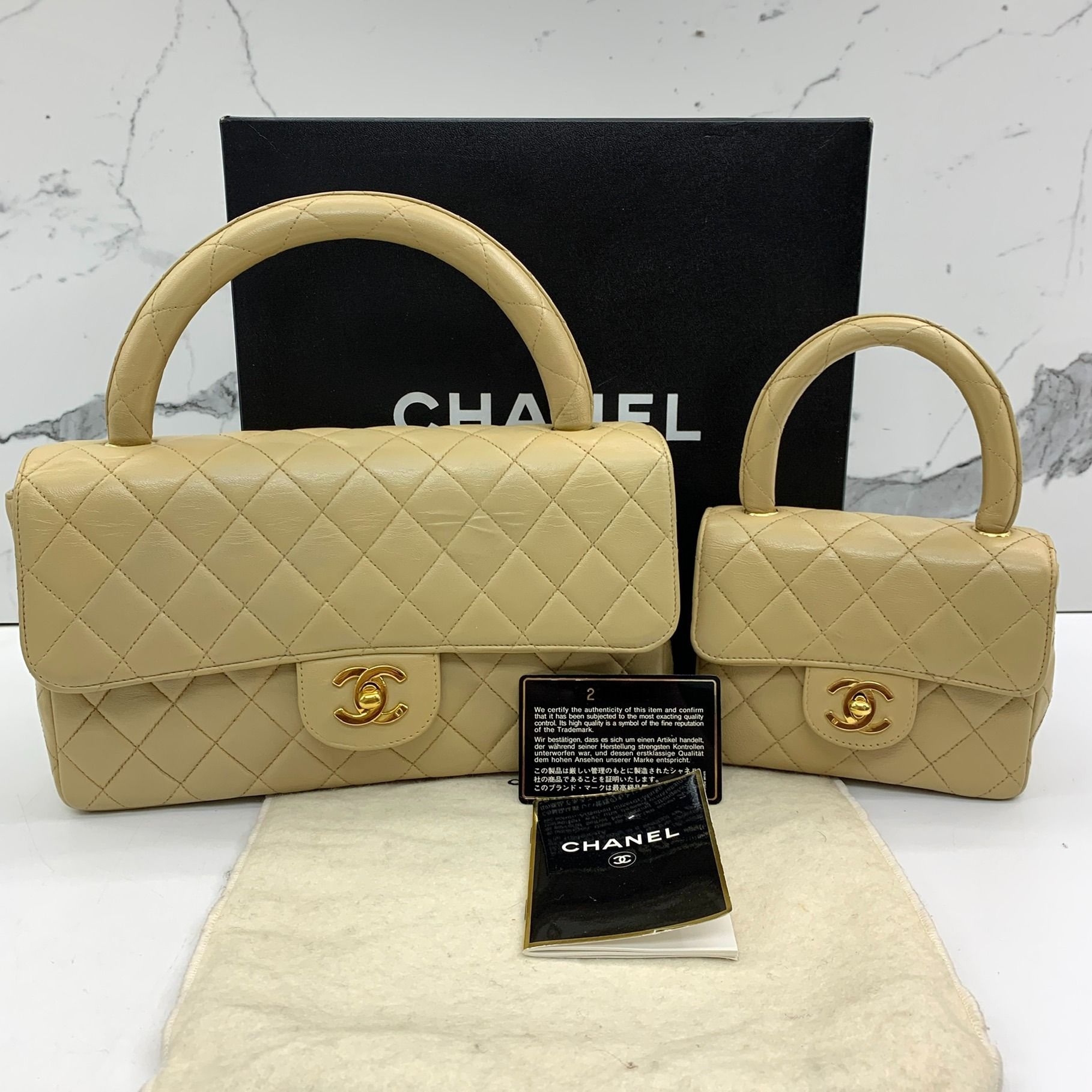 Chanel 22 leather handbag Chanel Grey in Leather - 33742826