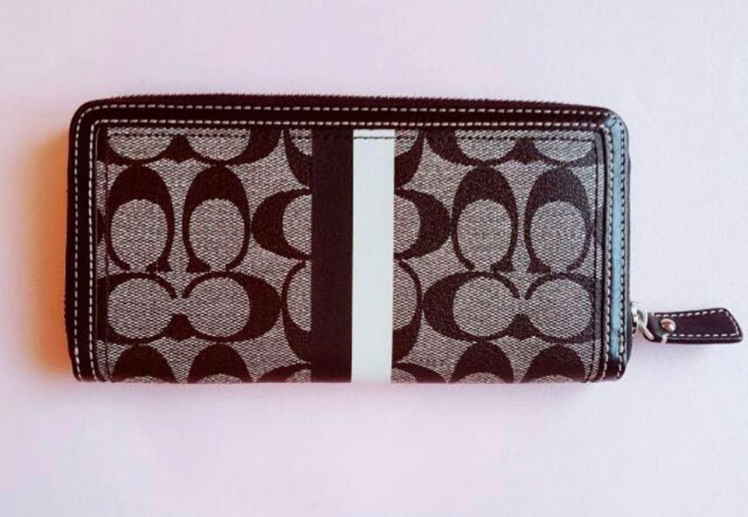 Coach hotsell wallet authentic