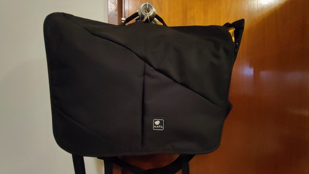 Orbit messenger bag hot sale