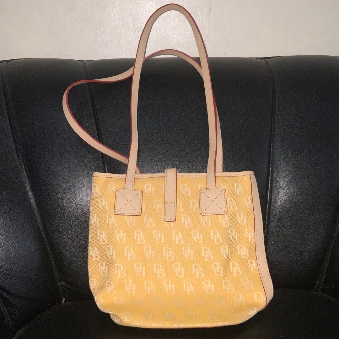 Dooney & Bourke (Category: Shoulder Bags) located in Bulacan. Submitted by kylebns (Listing ID 1234108465, Image 2). Description: W - 11.5 in L - 10 in MEDIUM.