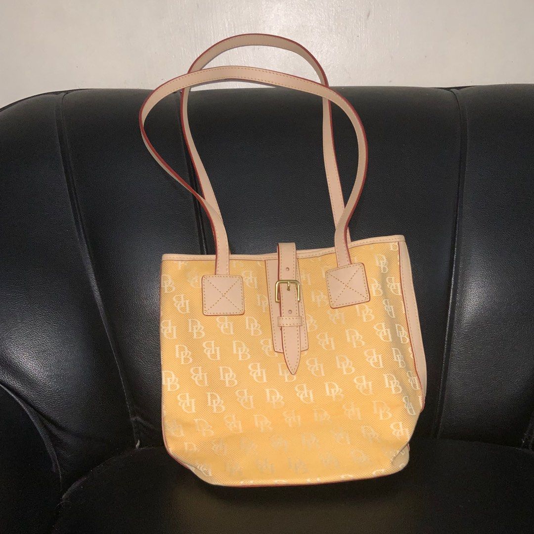 Dooney & Bourke (Category: Shoulder Bags) located in Bulacan. Submitted by kylebns (Listing ID 1234108465, Image 1). Description: W - 11.5 in L - 10 in MEDIUM.