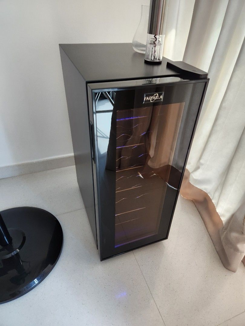 Farfalla Wine Chiller 12 bottles, TV & Home Appliances, Kitchen