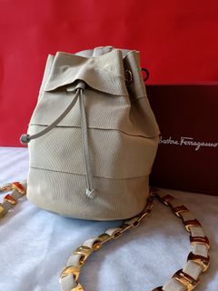 Ferragamo 緞帶金鏈條後背包