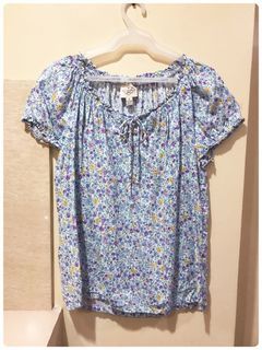 Floral top size small