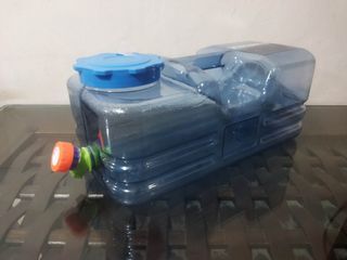 Handy Water Container