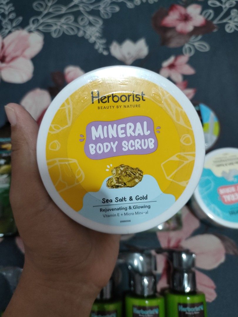 HERBORIST BODY SCRUB SEA SALT & GOLD 200g, Kesehatan & Kecantikan