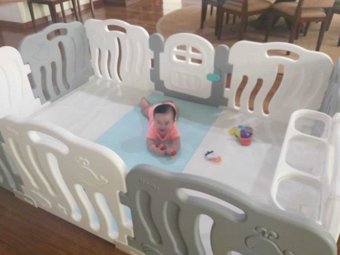 IFAM Shell Play Fence Set (Category: Infant Playtime) located in Manila. Submitted by donnakona (Listing ID 1234218547, Image 2). Description: comes with mat and toy holder/organizer comes with box.