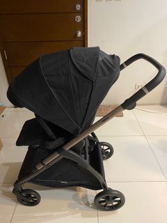REPRICED! Inglesina Electa Lightest and Slimmest Reversible Full-Size Stroller from Italy. Bugaboo Dragonfly patterned its fold on this and this folds almost as small as Nuna Trvl. Msg 09088128610