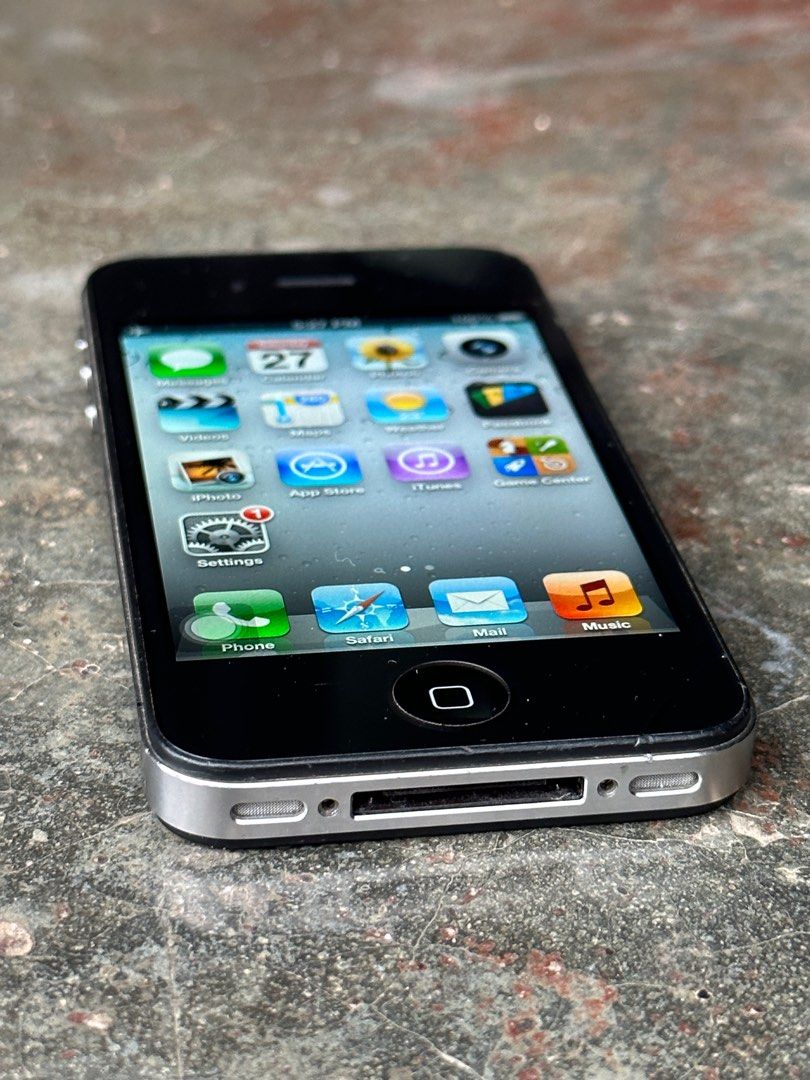 iPhone 4S 16GB (Category: Others) located in Narra. Submitted by cpaddict (Listing ID 1234191434, Image 2). Description: Used for several years with proper care. Rare iOS 6.1.3 software version, very smooth and responsive touch except home button hard to touch. Free 352 songs and 29 music videos download already from iTunes..