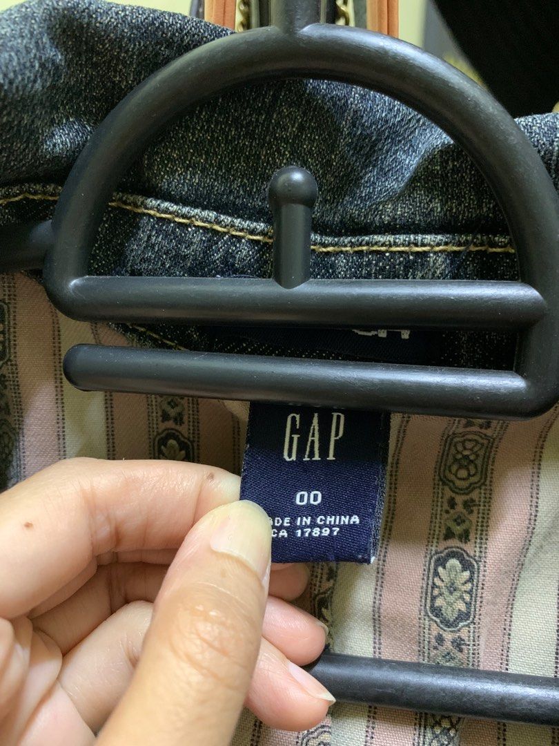 Jacket GAP (Category: Coats, Jackets and Outerwear) located in Kuala Lumpur. Submitted by sibunga11 (Listing ID 1234237110, Image 2). Description: Jacket GAP original 💯 .