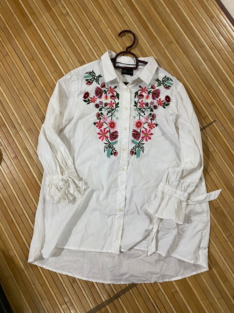 Kameja floral, Women's Fashion, Tops, Blouses on Carousell