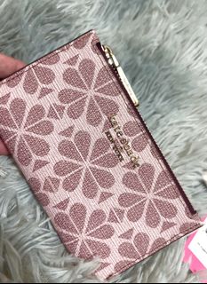 (Category: ) located in . Submitted by FameuxShop (Listing ID 1234138000, Image 1). Description: .