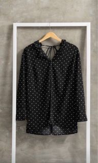 Kemeja polka hitam