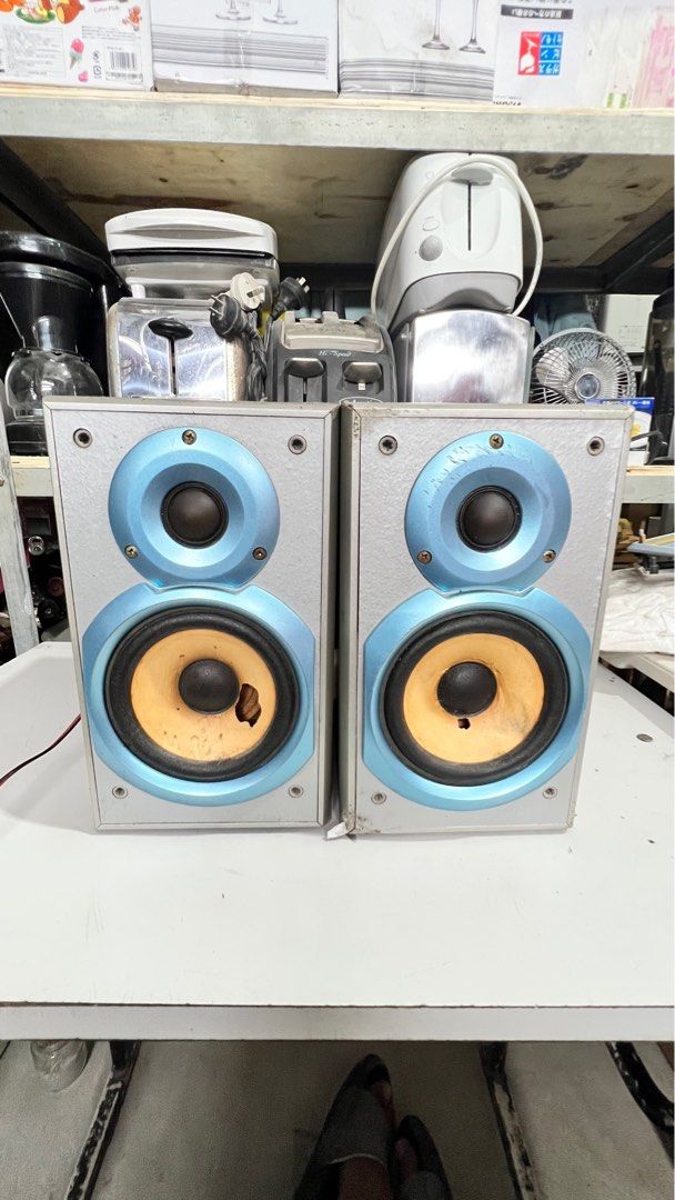 Kenwood speakers (Category: Soundbars, Speakers & Amplifiers) located in Quezon City. Submitted by anythingthriftyph (Listing ID 1234205164, Image 1). Description: Kenwood speakers In working conditon Has a small hole in the cone Japan surplus.