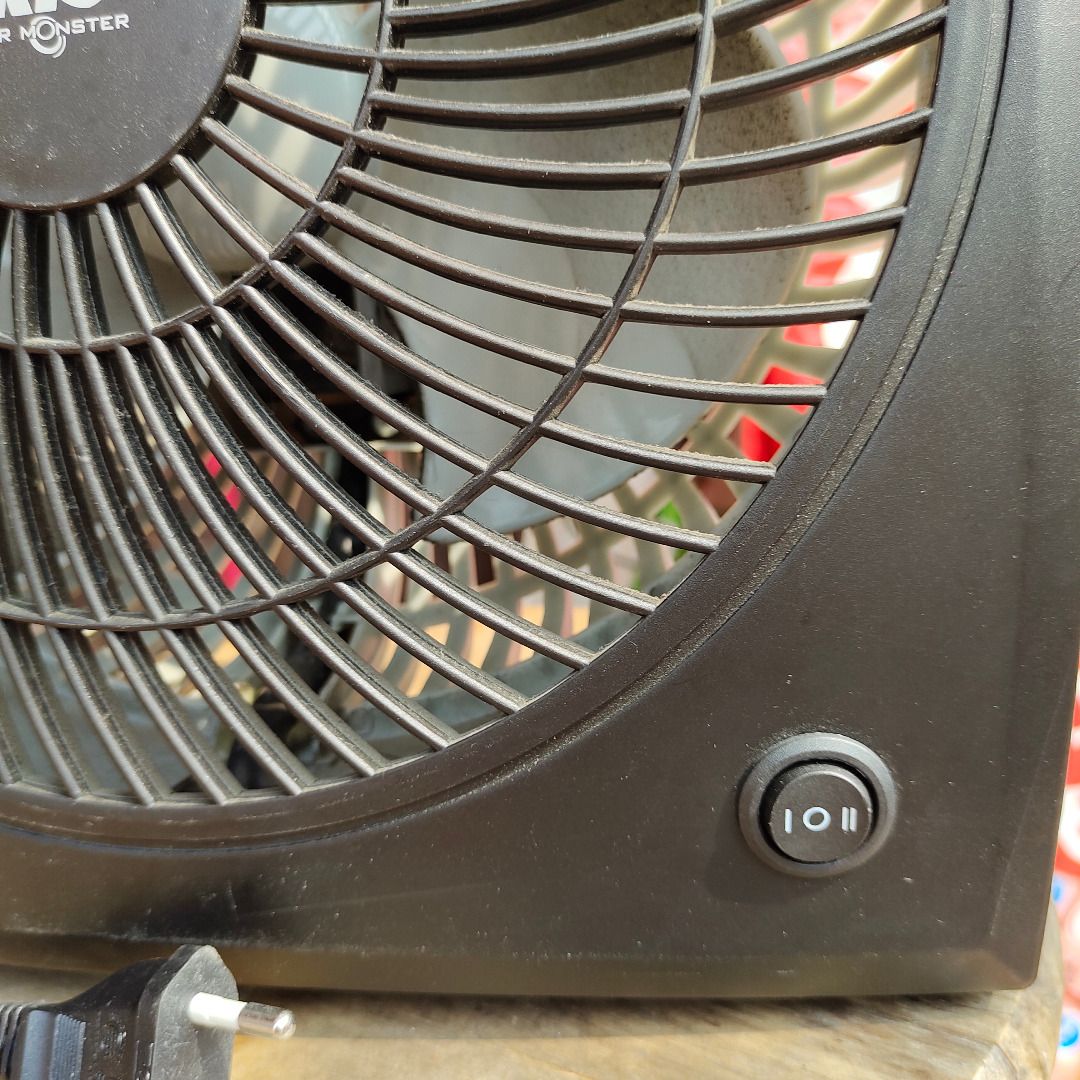 Kris 9 Inci Kipas Angin Meja Table Fan 35w On Carousell 1427