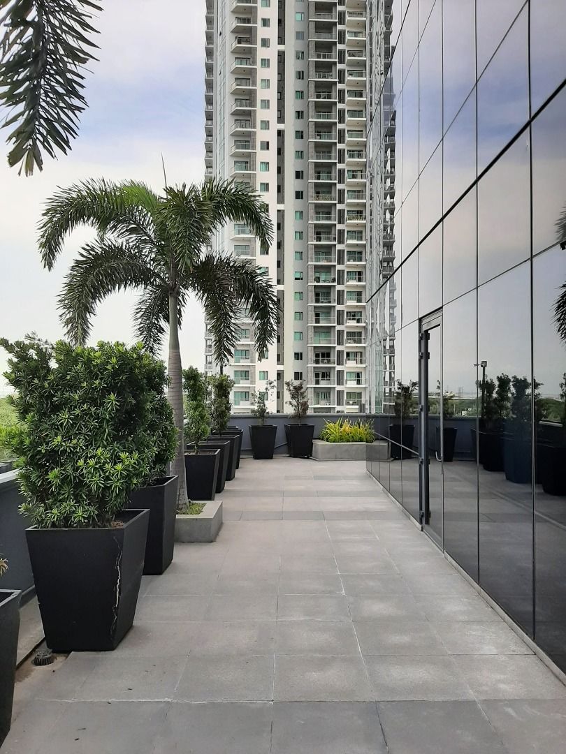 Curated visual reference: Curated Leed Certified Penthouse Units In Luxury Towers Gallery View 42