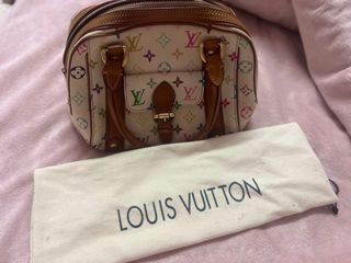 (Category: ) located in . Submitted by yacapuwardrobe (Listing ID 1234143614, Image 1). Description: .