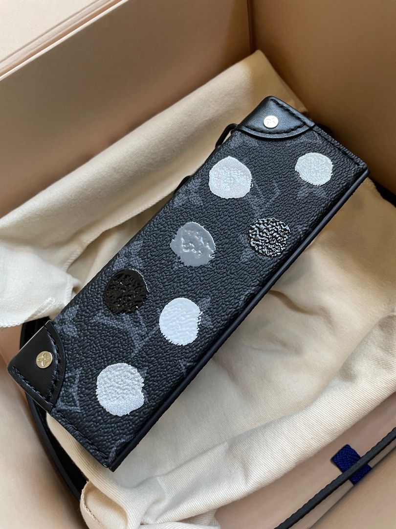 M81935 Louis Vuitton x Yayoi Kusama LV X YK STEAMER WEARABLE WALLET