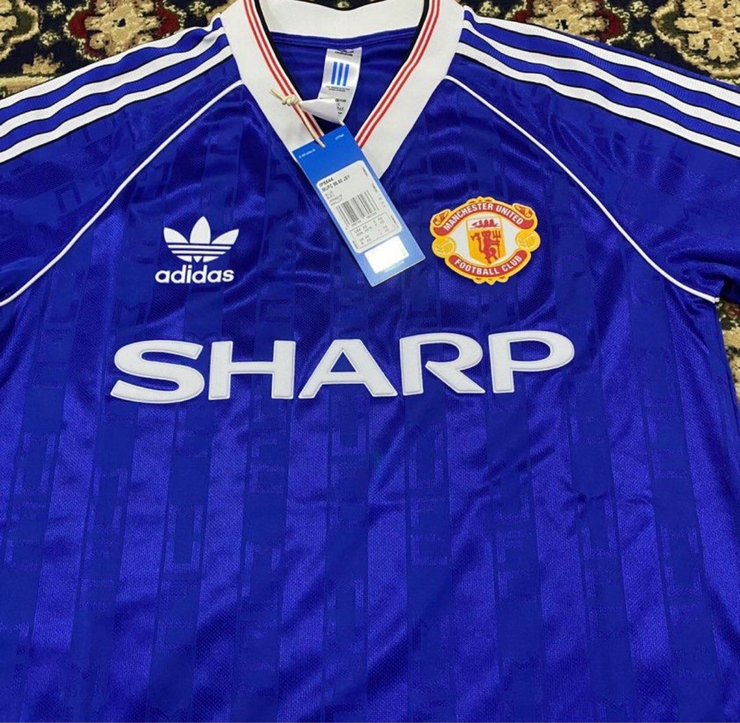 Manchester United Away Retro Jersey, Men's Fashion, Activewear on