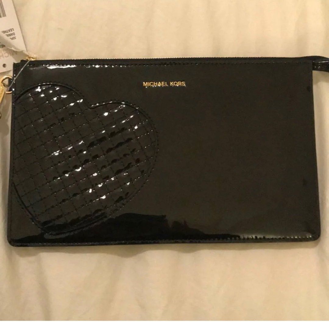 MICHAEL KORS Glossy Patent Leather Daniela Large Heart Wristlet Clutch with 2 compartments 15cm 6