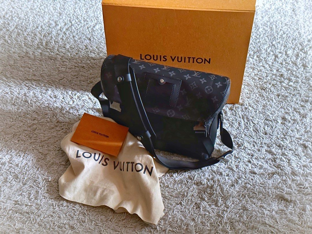 LV MESSENGER BAG PM VOYAGER LOUIS VUITTON M40511, Luxury, Bags & Wallets on  Carousell