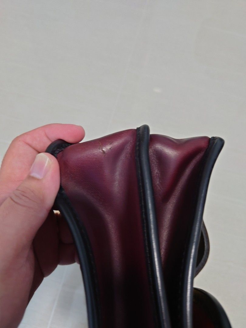 Mitchell Leather Classic Briefcase, Luxury, Bags & Wallets on Carousell