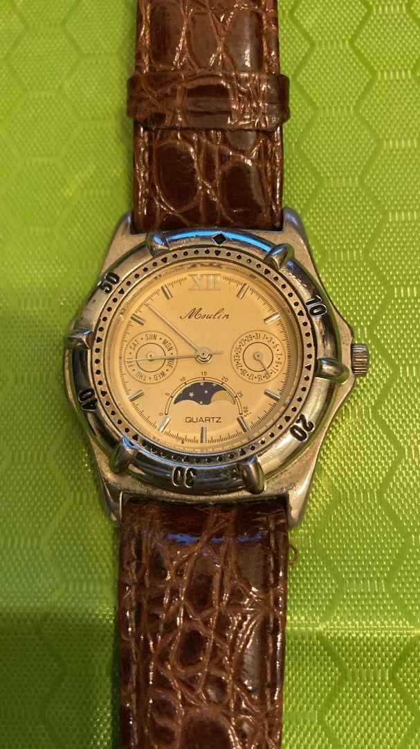 Moulin quartz watch outlet
