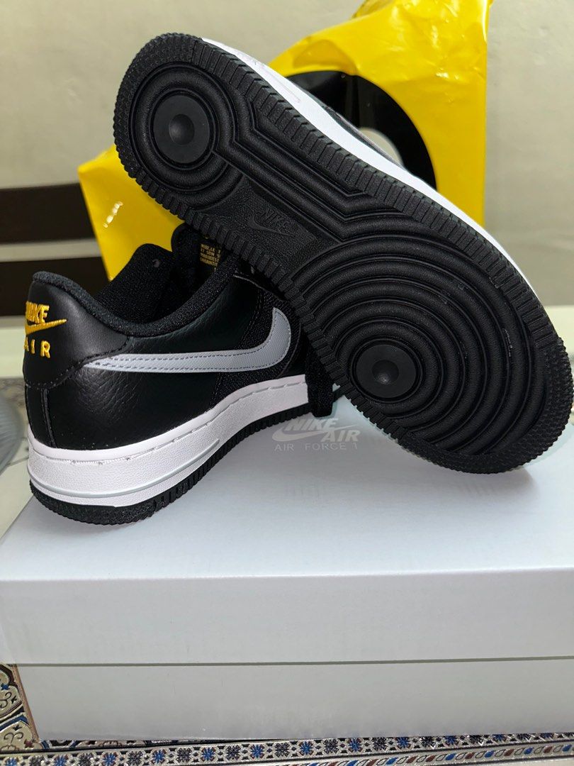Air force 1 junior black and gold online