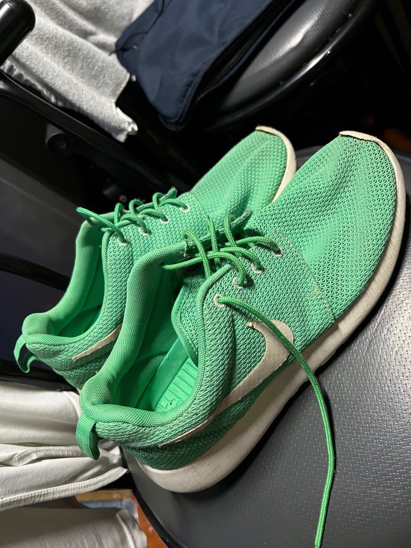 new nike green shoes