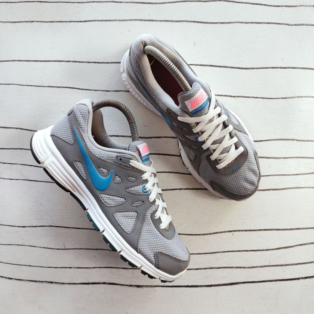 Nike air deals revolution 2