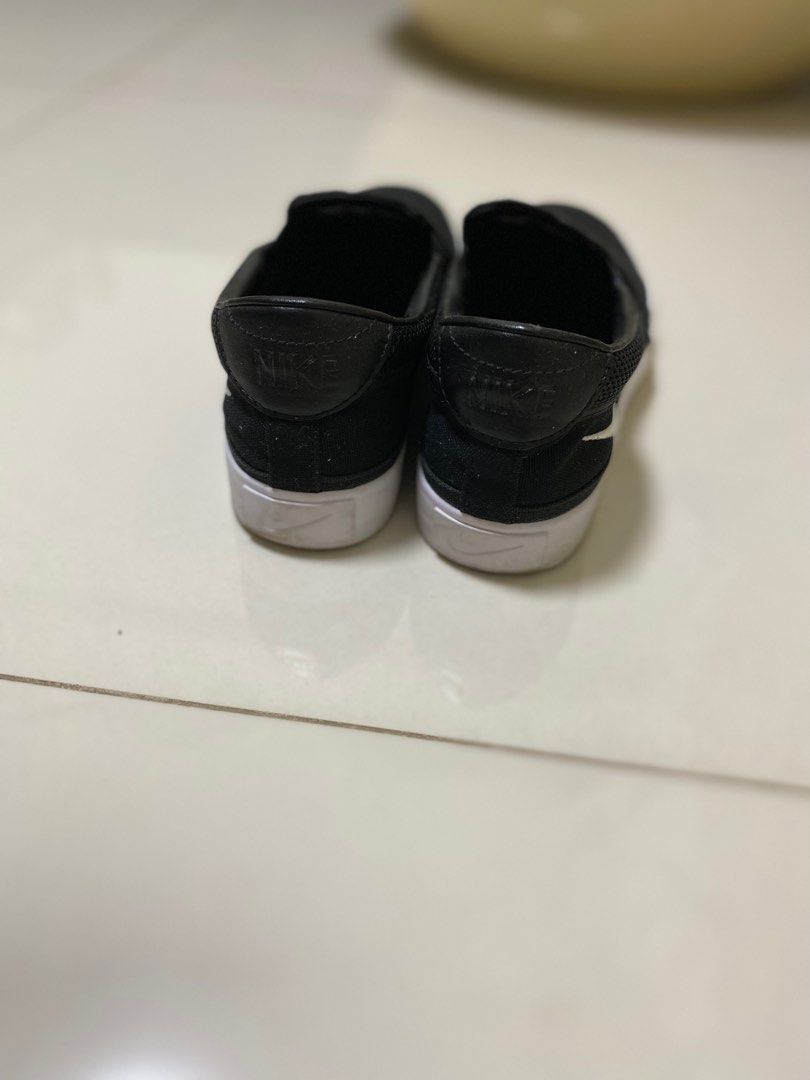womens black nike slip on shoes