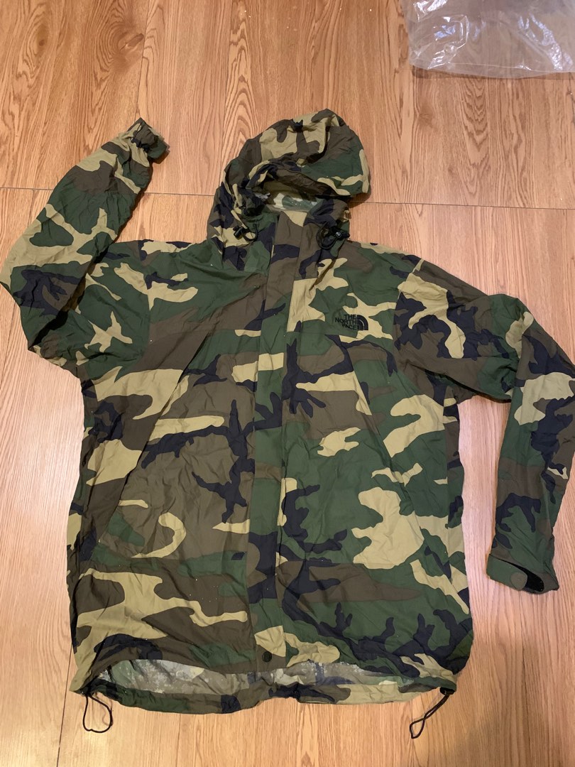 North face hotsell camo windbreaker