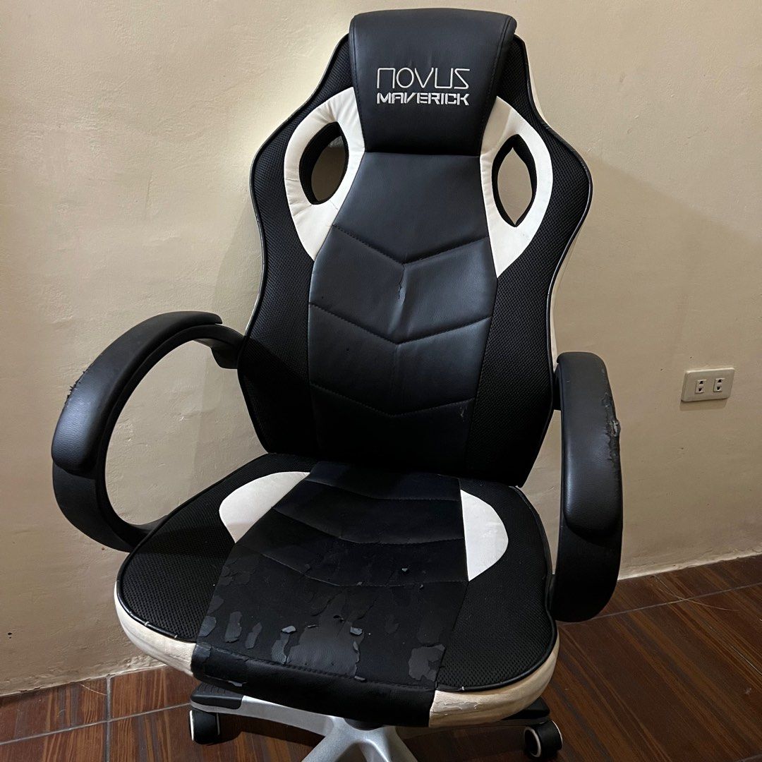 Novus maverick 2025 gaming chair price