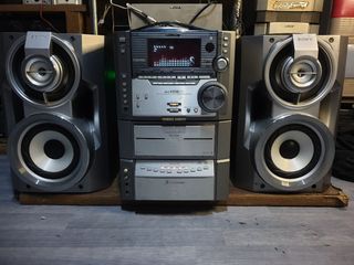 Original.Sony HiFi component stereo mint condition 95% smooth working,all bottons crispy w/Groove V effects,Good quality sounds W/bass boost and treble Available until posted