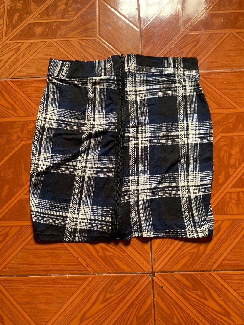 Pencil skirt with zipper Plaid Skirt Short Korean Model High Waist