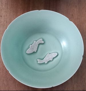 Piring celadon fish twins
