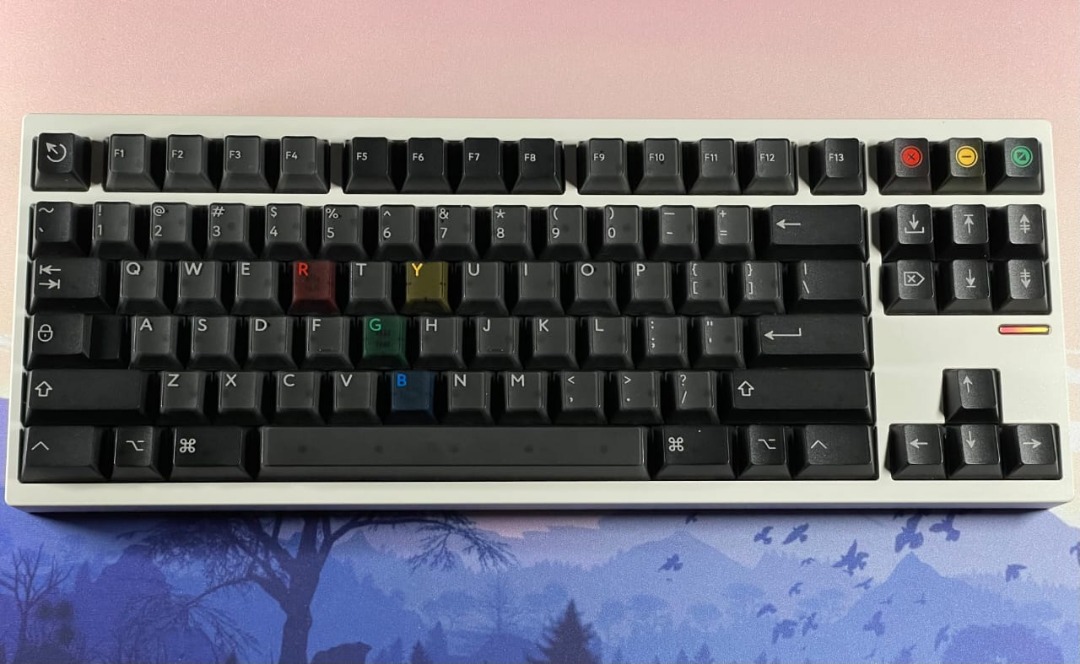 QK80 Spray coated white F13 WKL, Computers & Tech, Parts & Accessories