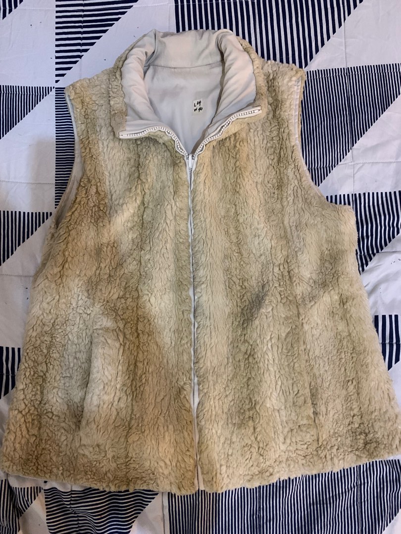 RUSH‼️ Reversible Fur Vest, Women's Fashion, Coats, Jackets and