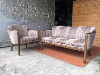 SALE!!! SALE!!! SALE!!!
NOW : 15000 💸💸💸
2 to 3 seater couch and single sofa chair set
Before : 17900

Sofa : 53L x 24W x 15H seat height inches
Sandalan height 24 inches
Single : 28L x 29W x 15H seat height inches
Solid wood frame
Bulky foam