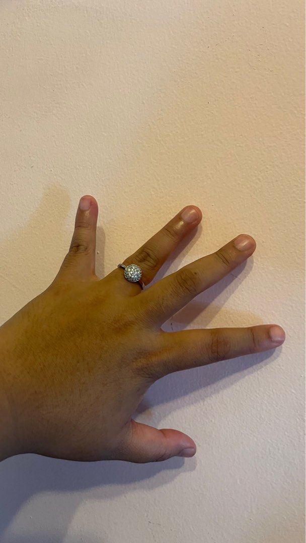 Silver ring (Category: Rings) located in Kuala Lumpur. Submitted by ndeamzly (Listing ID 1234196231, Image 2). Description: Silver 925 ring to let go. Size 16. Size 15 or 16 can fit in. Come with box. Exclusive look.