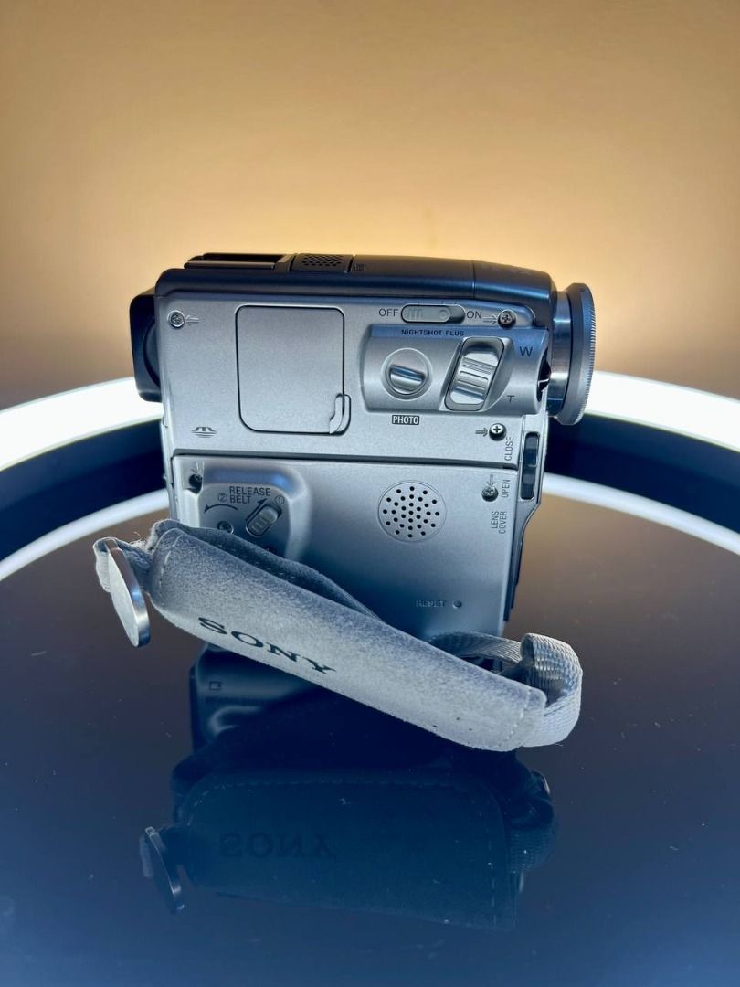 Sony Handycam DCRPC109E Pal / memory stick pro duo (RARE), Photography