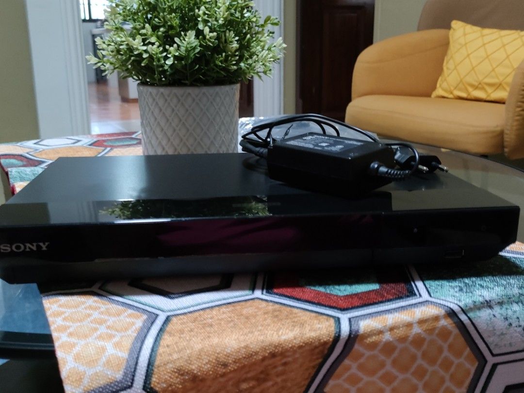 Sony Ultra HD 4K Bluray/DVD UBPX700, TV & Home Appliances, TV