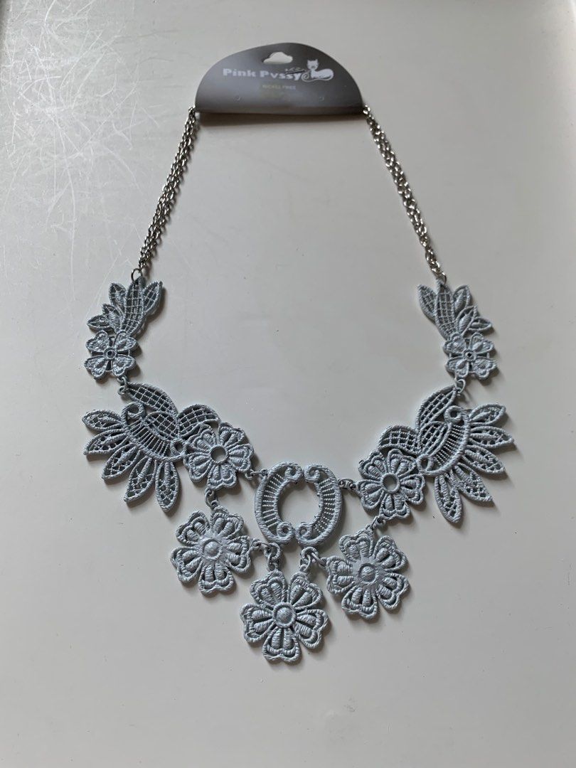 White statement necklace top