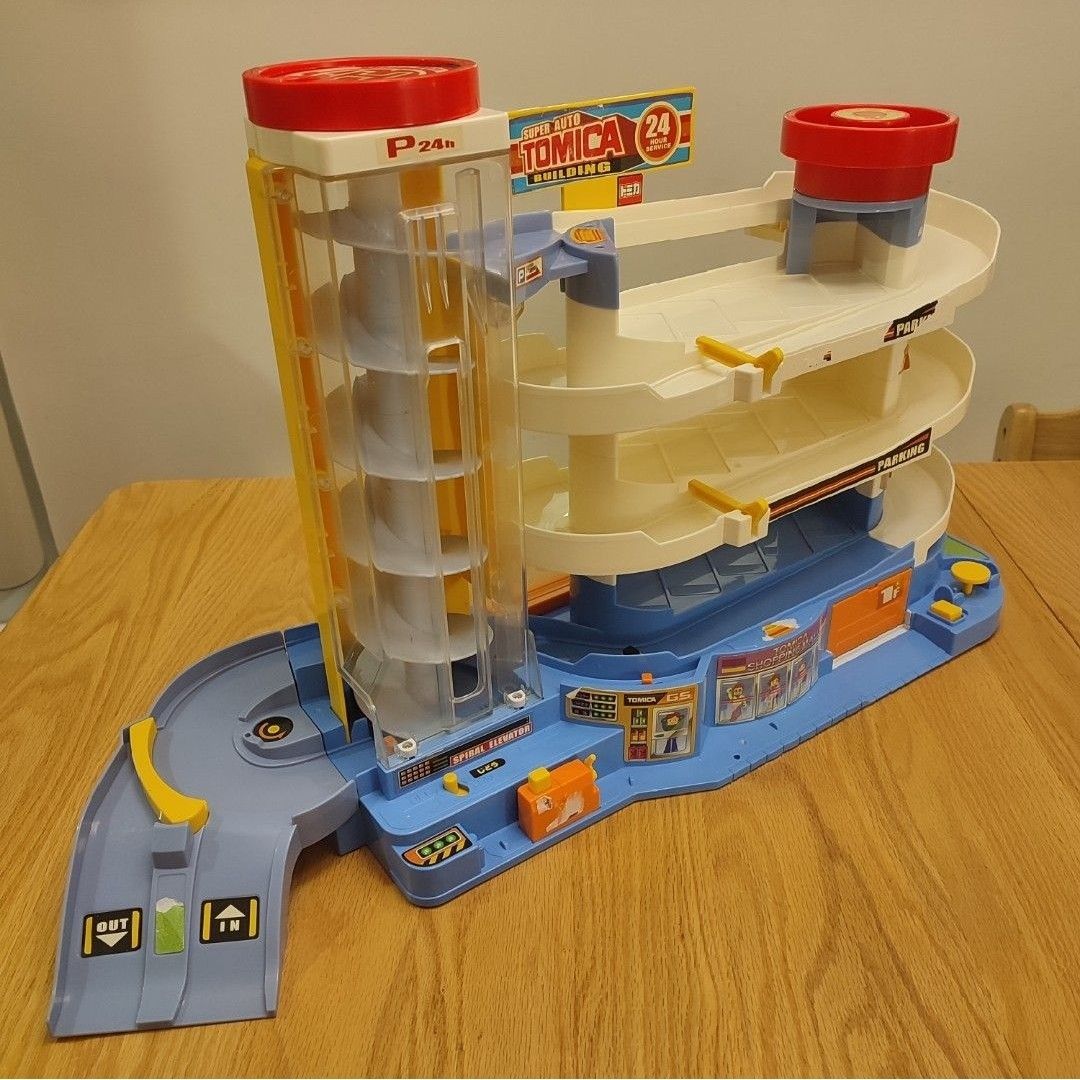 Super Auto Tomica Building Working Condition Takara Tomi, Hobbies