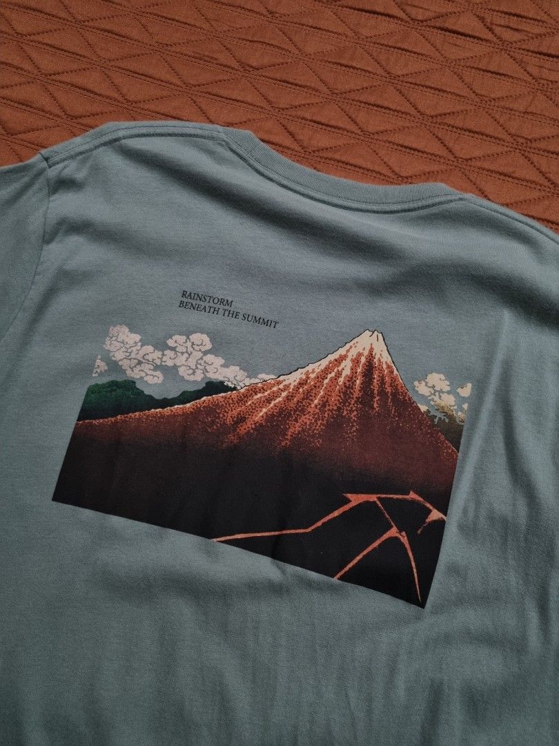 Uniqlo MOMA UT (Category: Tshirts & Polo Shirts ) located in San Fernando. Submitted by hapinuyir (Listing ID 1234191592, Image 3). Description: Bought impulsively and never got to use it so stored lang sa cabinet and can pass as brand new. Has a nice back print. No issues.