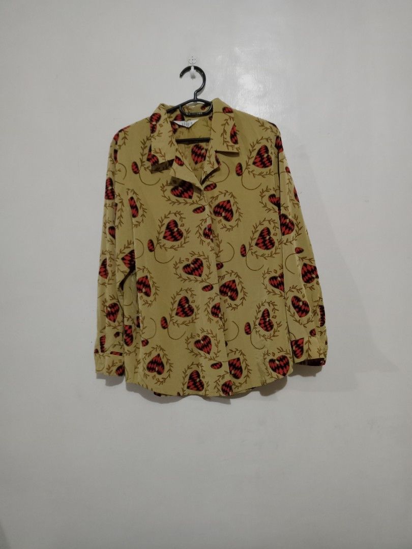 Vintage Style Long Sleeved Top (Category: Longsleeves) located in Quezon City. Submitted by help_ahoarder (Listing ID 1234234044, Image 2). Description: Dimensions to follow or dm me..